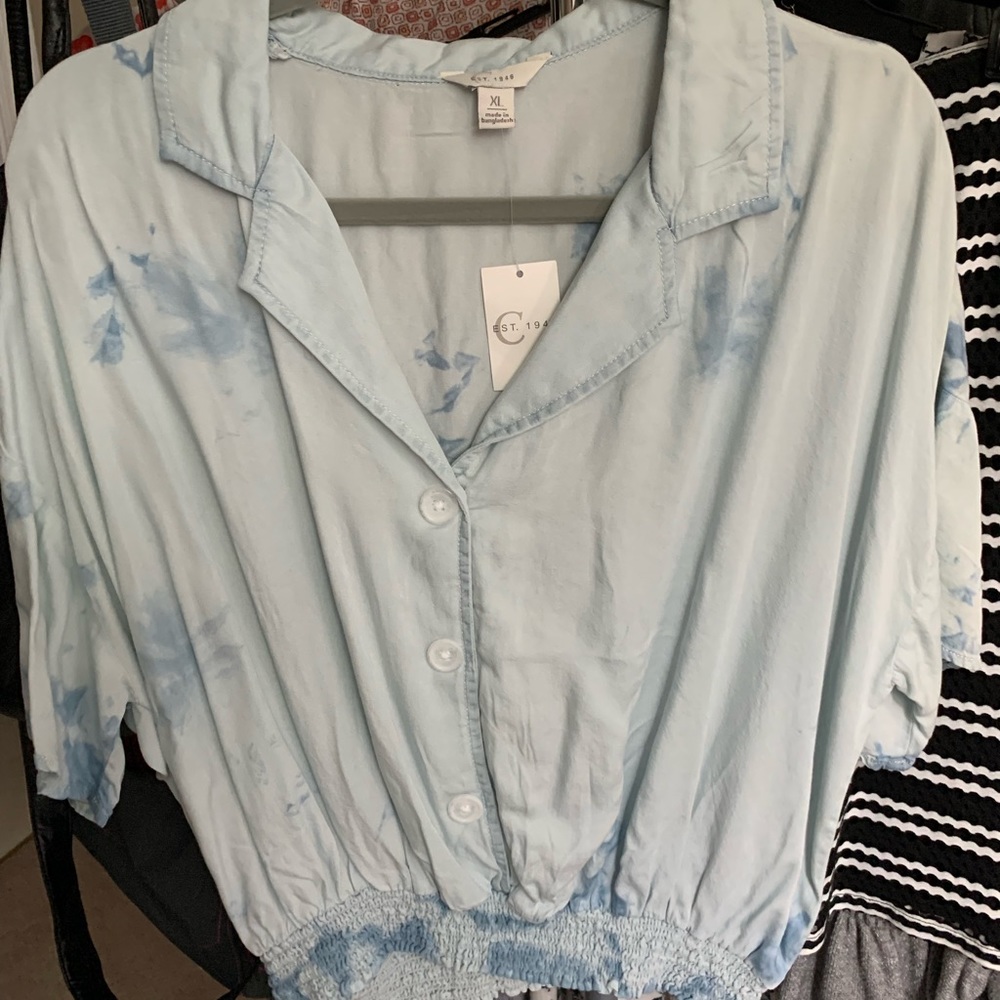 NWT Tie dye blouse, elastic waste, collar and buttons